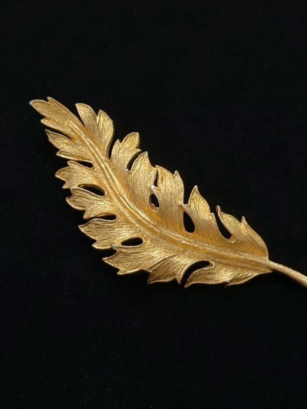 Vintage 1961 Coro Signed Gold Tone Leaf Brooch